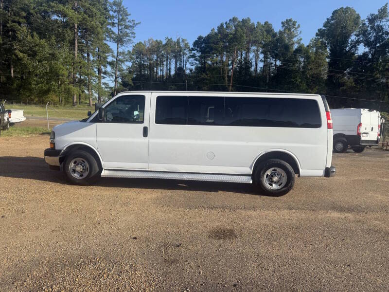 chevrolet express passenger 2017 1GAZGPFF5H1241137 image chevrolet express passenger 2017 1GAZGPFF5H1241137 image